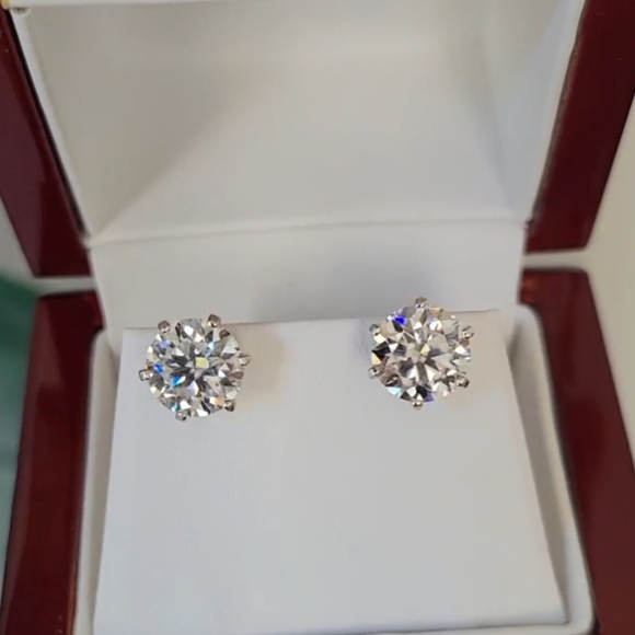 New 4ct Certified Moissanite Stud Earrings - Picture 3 of 10